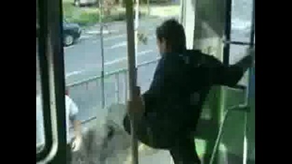 Луд си прави бъзици с хората Голям Смях !