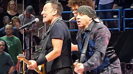 Bruce Springsteen - Rosalita Come Out Tonight - Milwaukee Wi - March 3 2016 Live