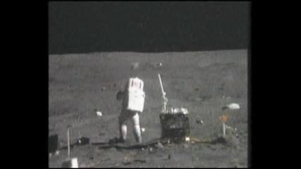 Астронавти хвърлят боклуци на Луната 