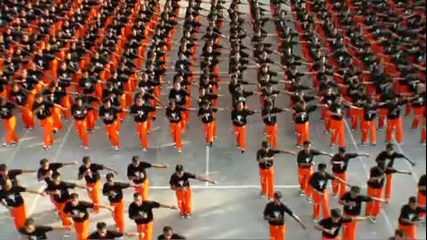 Затворници танцуват на Michael Jackson s This Is It 