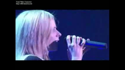 Avril Lavigne - Fall The Pieces (live)