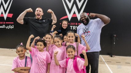Mojo Rawley, Mark Henry encourage Al-Oula kids in Jeddah