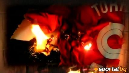 Фенове на Ливърпул горят тениската на Торес