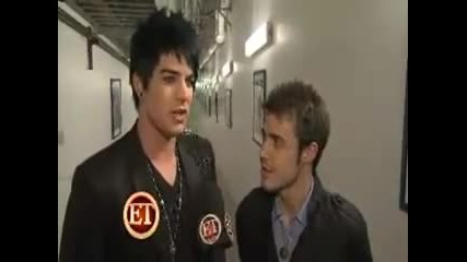 Omg!!!adam Lambert kissed Kris Allen 