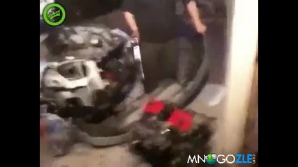 Идиот си разруши колата 