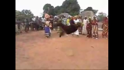 Африканско Племе Танцува Бясно Брейк ! 