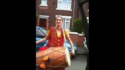 (13) Rani Taj - Rani's Dhol Remix to Rihanna's Rude Boy