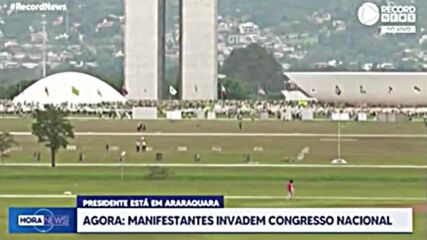 Привърженици на Болсонаро нахлуха в бразилския парламент (ВИДЕО)