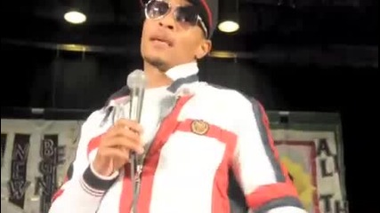 T.I. получава кралски медальон