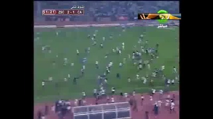 Разярена публика нападна съдията и играчите (zamalek vs Club Africain) 