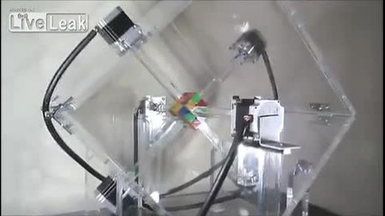Робот нарежда кубчето на рубик за по-малко от секунда!