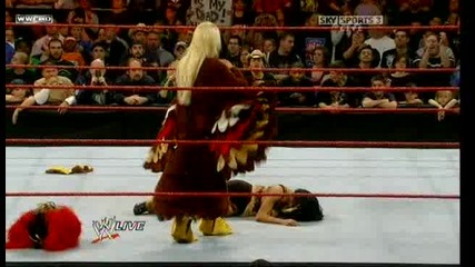 Maryse back! | Raw 23/11/09 | 