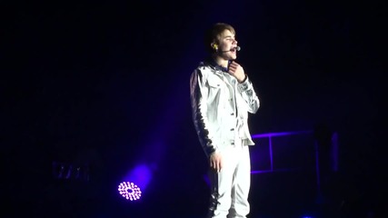 Amazing! Justin Bieber Изпълнява U Smile ( Berlin Live )