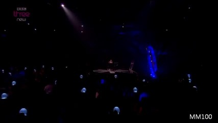 [ Страшно изпълнение ] Labrinth - Beneath Your Beautiful Earthquake ( Live Mobo Awards 2012)