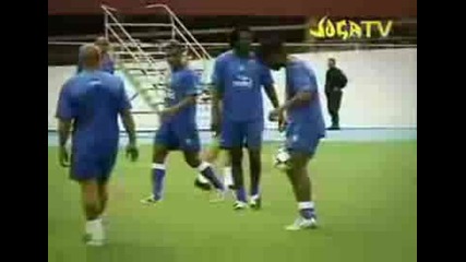 Ronaldinho срещу Ronaldo: кой ще победи!!!