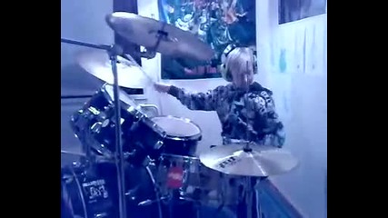 Kid drumming Iron Maiden - Different World
