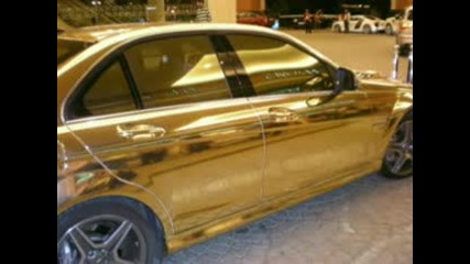 Позлатен Mercedes Amg 