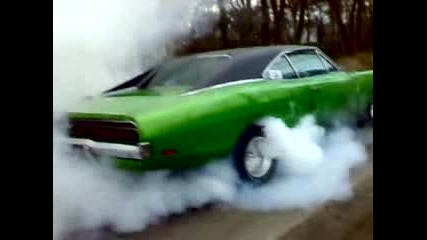 Зверски Burnout на Dodge Charger 69