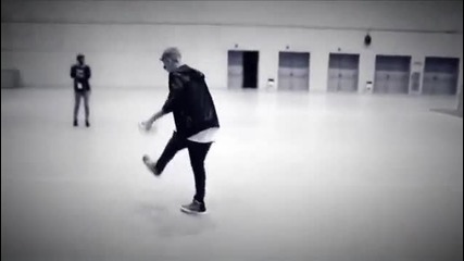 Justin Bieber Playing Soccer (viddy)
