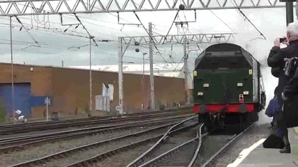 Най - мощният парен локомотив (lms) 46233 в британските железници дрифти при потеляне !