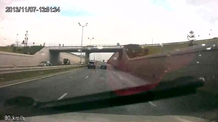 Идиот предизвиква катастрофа на околовръстното