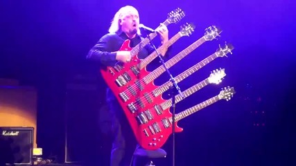 Bill Bailey - Playing His 6 Neck Guitar