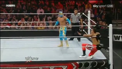 Sin Cara vs Primo