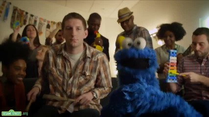 Cookie Monster изпълнява Call Me Maybe