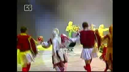 Народни Танци Месечинко чакай 3