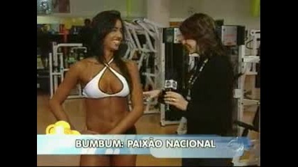 Бразилка Тренира Във Фитнес Зала