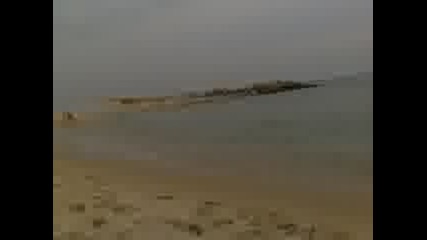 На море