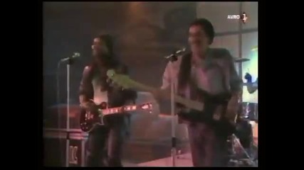 Central Line - Walking into Sunshine (1982)