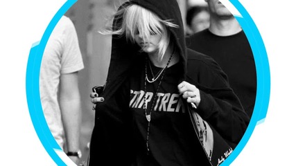 Momsen - Raise your Glass