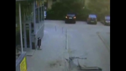 Ето на какво е способна една жена зад волана!смях 