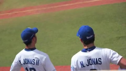 Снимки на Jonas В бейзболния отбор 