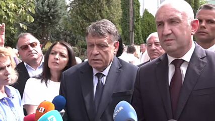 Брифинг на премиера и образователния министър от Раковица