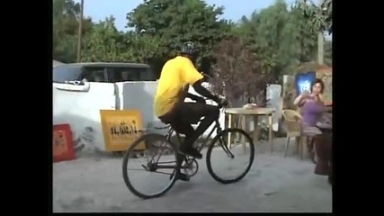 Виртуоз на велосипеда!