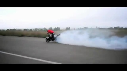Този не го слуша главата...