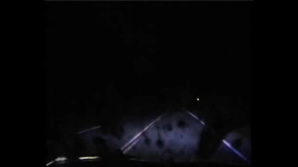 Мозък и черва на предното стъкло на полицейска кола 