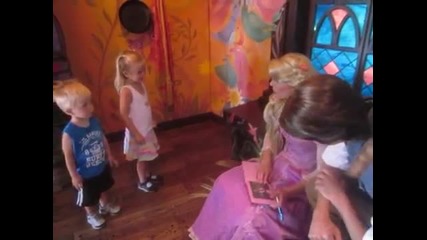 Meeting Rapunzel and Flynn Rider at Disneyland