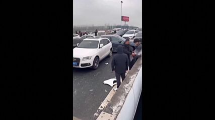 Нова верижна катастрофа с над 100 коли в Китай