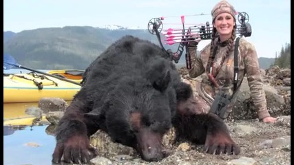 Момиче на лов за голяма черна мечка