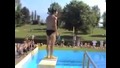 Неуспешен опит при скок в басейн
