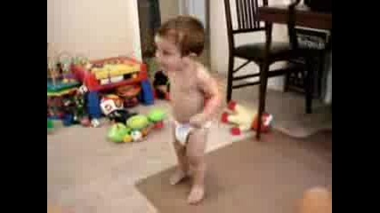 Малко Сладко Бебенце Танцува