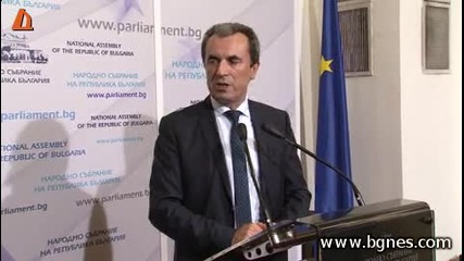 Орешарски се разписа на тениска на фен