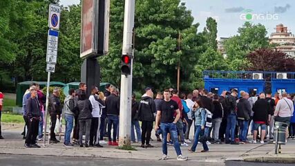 Опашка пред касите за билети