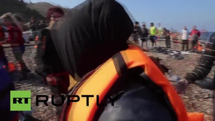Greece: Hundreds of refugees arrive at Greek island of Lesbos