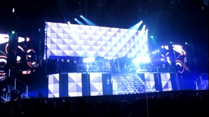 Джъстин изпълнява невероятно " As Long As You Love Me " ( Believe Tour 2012 )