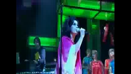Bjork - Earth Intruders Live Holland 2007