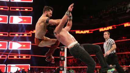 Finn Bálor vs. Elias - Seven-Man Gauntlet Match Part 4: Raw, Feb. 19, 2018